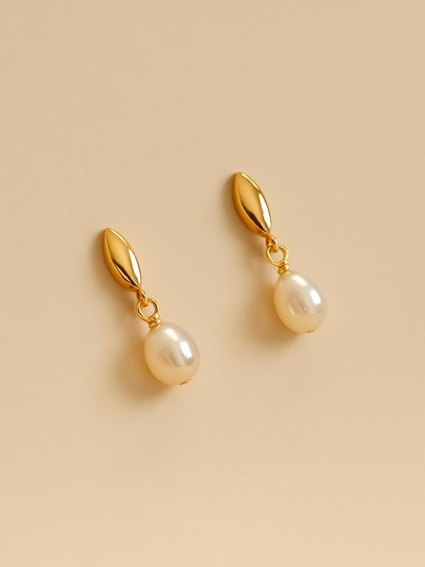 ARETES BIANCA